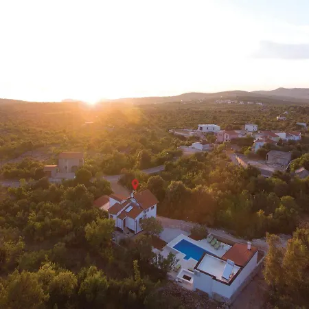 Four-bedroom Holiday In Supljak Saricevi