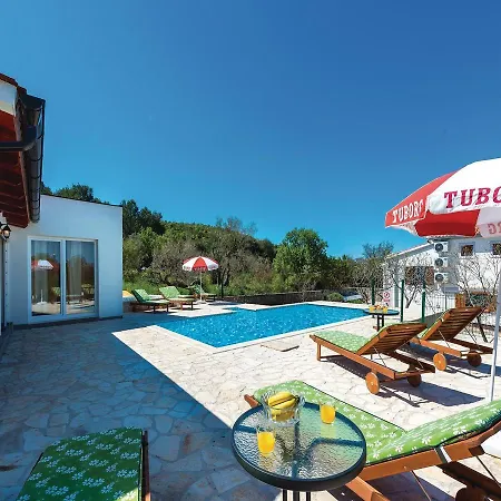 Four-bedroom Holiday In Supljak Saricevi
