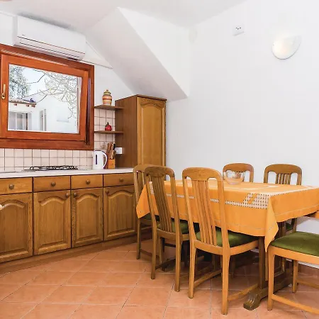 Four-bedroom Holiday In Supljak *