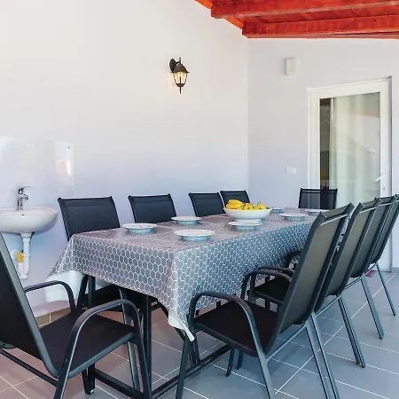 Four-bedroom Holiday In Supljak Prázdninový dům