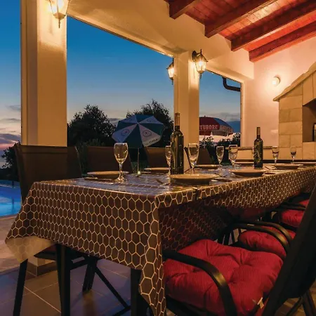 Four-bedroom Holiday In Supljak *