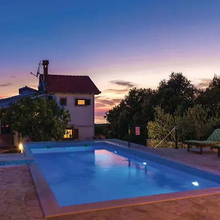 Four-bedroom Holiday In Supljak *